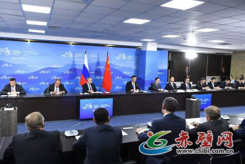 9月11日,国家主席习近平在符拉迪沃斯托克和俄罗斯总统普京共同出席中俄地方领导人对话会。 新华社记者 饶爱民摄 9月11日,国家主席习近平在符拉迪沃斯托克和俄罗斯总统普京共同出席中俄地方领导人对话会。 新华社记者 饶爱民摄