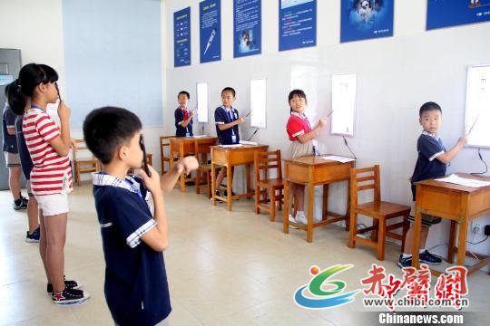 班级开展视力检测。 供图 摄 班级开展视力检测。 供图 摄