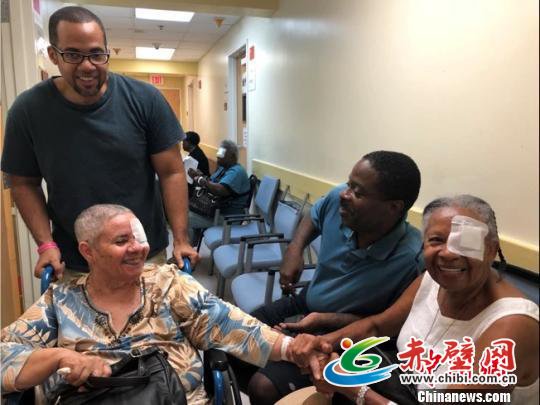 中国(北京)光明行项目专家组赴北美洲加勒比地区的安提瓜和巴布达,开展为期两周的白内障筛查与手术“光明行”活动。北京同仁医院供图 中国(北京)光明行项目专家组赴北美洲加勒比地区的安提瓜和巴布达,开展为期两周的白内障筛查与手术“光明行”活动。北京同仁医院供图