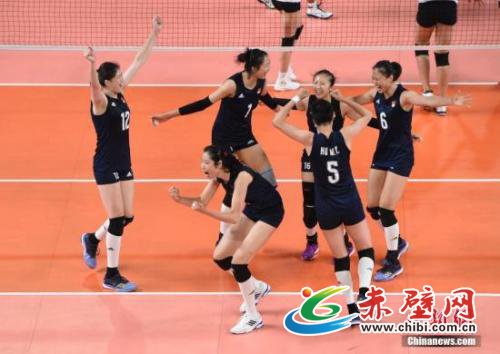 资料图:中国女排再胜欧洲劲旅俄罗斯,取得复赛四连胜的佳绩。记者 侯宇 摄 资料图:中国女排再胜欧洲劲旅俄罗斯,取得复赛四连胜的佳绩。记者 侯宇 摄