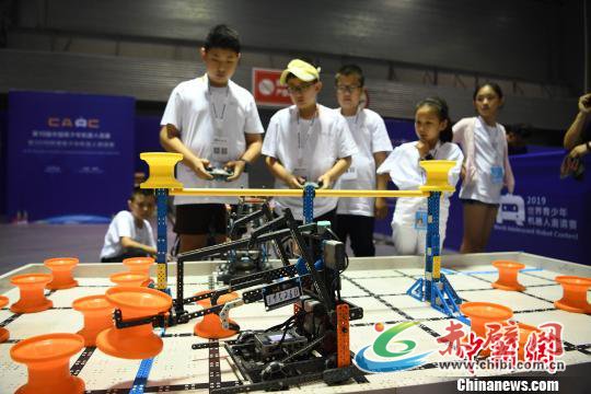 图为选手在比赛中。 陈超 摄 图为选手在比赛中。 陈超 摄