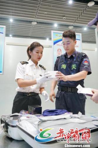 10月1日至7日,西安空港口岸进出境旅客5.41万人次。供图 10月1日至7日,西安空港口岸进出境旅客5.41万人次。供图