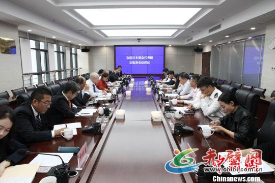 图为代表团与贵州贵安新区举行座谈会。 冷桂玉 摄 图为代表团与贵州贵安新区举行座谈会。 冷桂玉 摄
